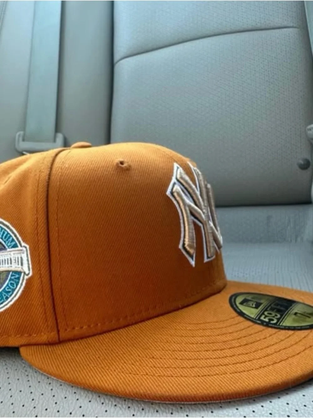 9FIFTY Gray-Brim Orange Interior Fitted Cap - Picture 1 of 4